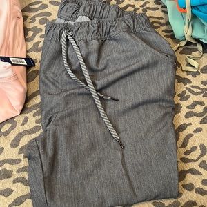 XL Jaanuu scrub bottoms